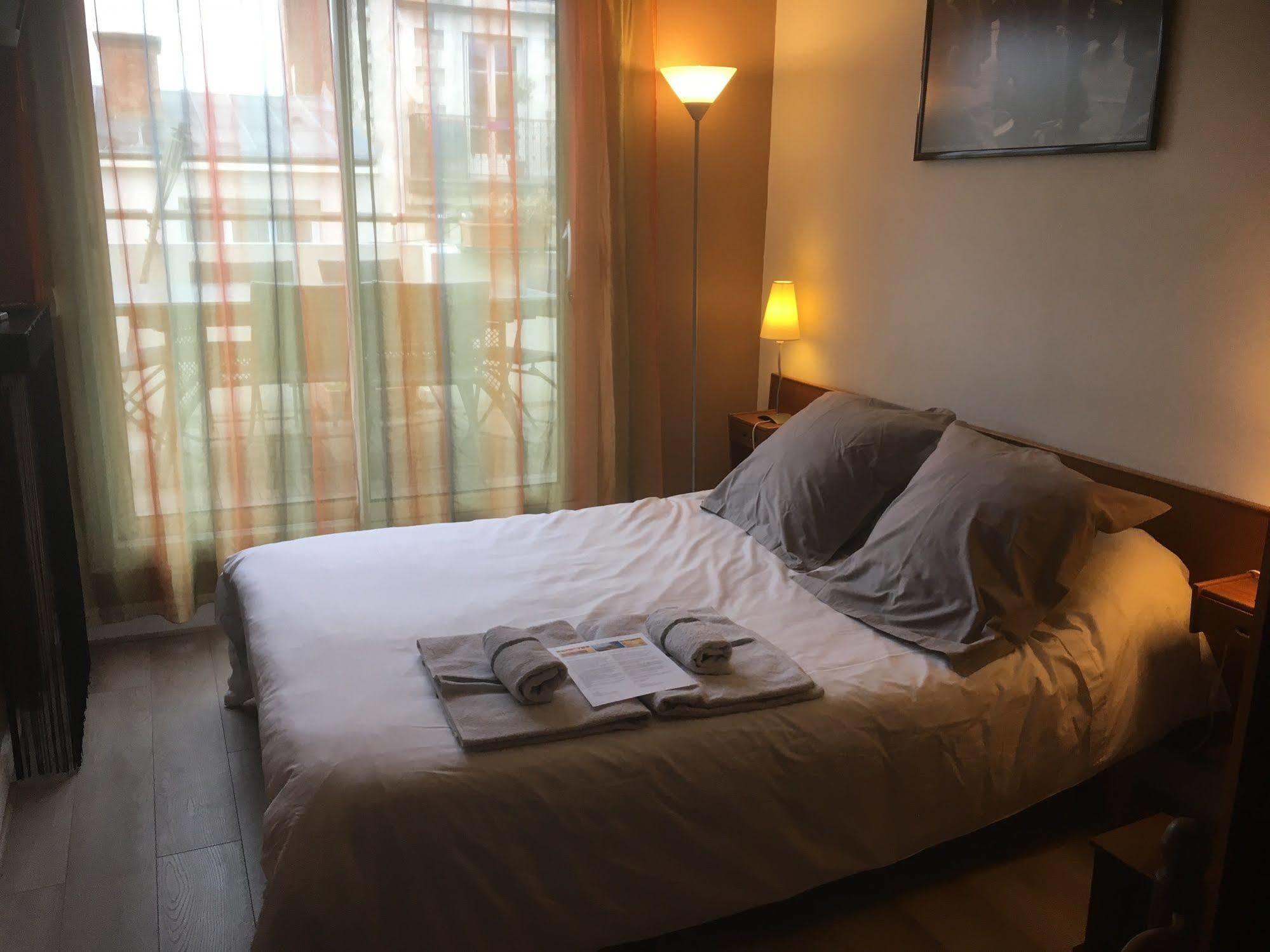 Chambre D'Amis - Chambres D'Hotes-B&B-Guest House Parijs Buitenkant foto